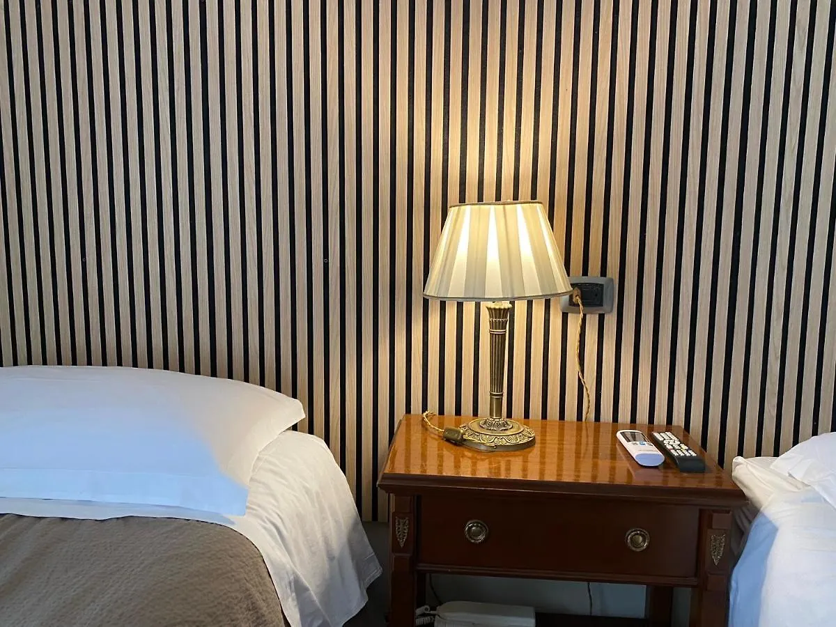 CASA BATTISTI MESSINA bellissimo appartamento in centro città ideale per FAMIGLIE o GRUPPI DI AMICI - max 3 camere, max 8 persone Italia