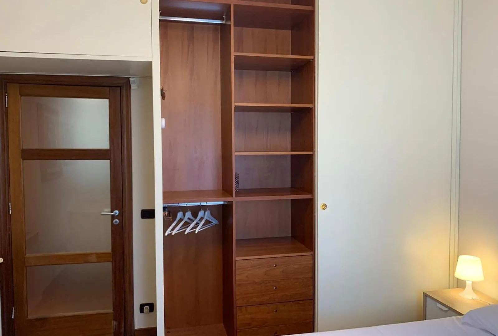 Bed & Breakfast CASA BATTISTI MESSINA bellissimo appartamento in centro città ideale per FAMIGLIE o GRUPPI DI AMICI - max 3 camere, max 8 persone