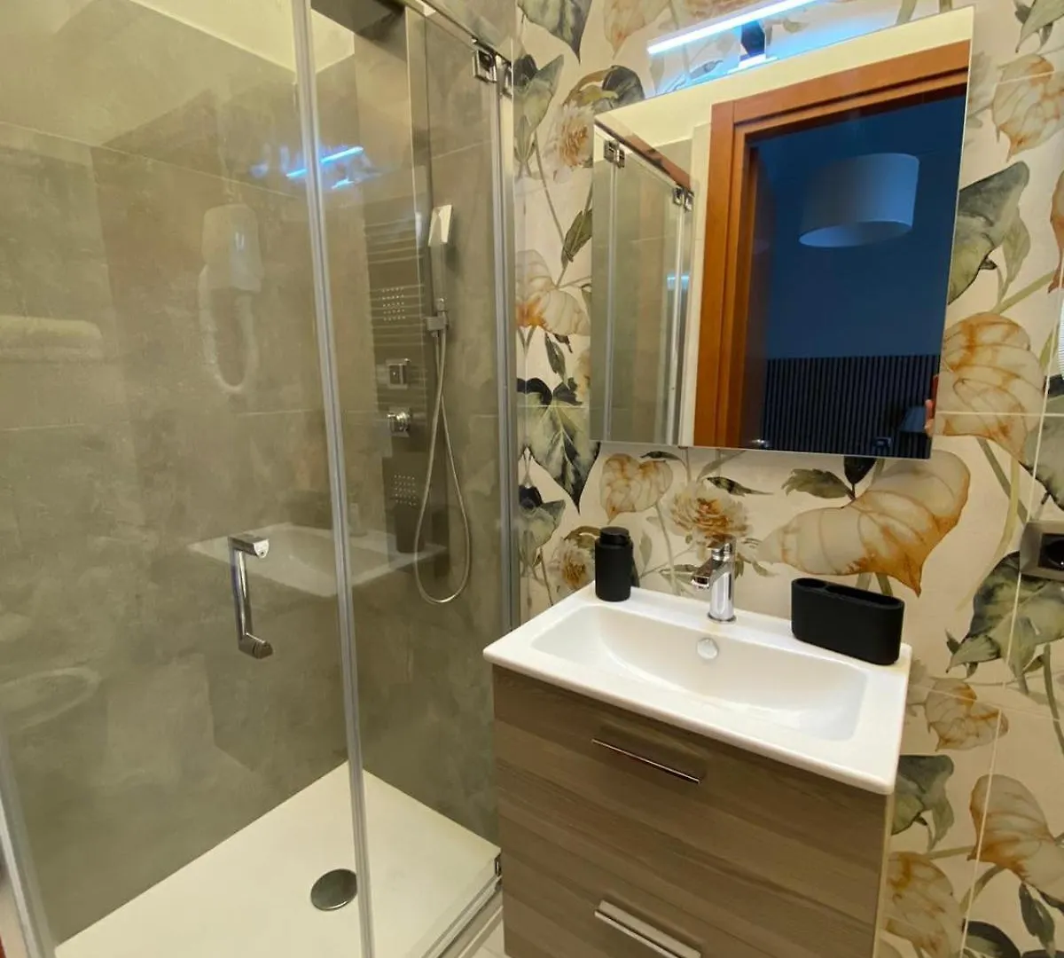 Bed & Breakfast CASA BATTISTI MESSINA bellissimo appartamento in centro città ideale per FAMIGLIE o GRUPPI DI AMICI - max 3 camere, max 8 persone