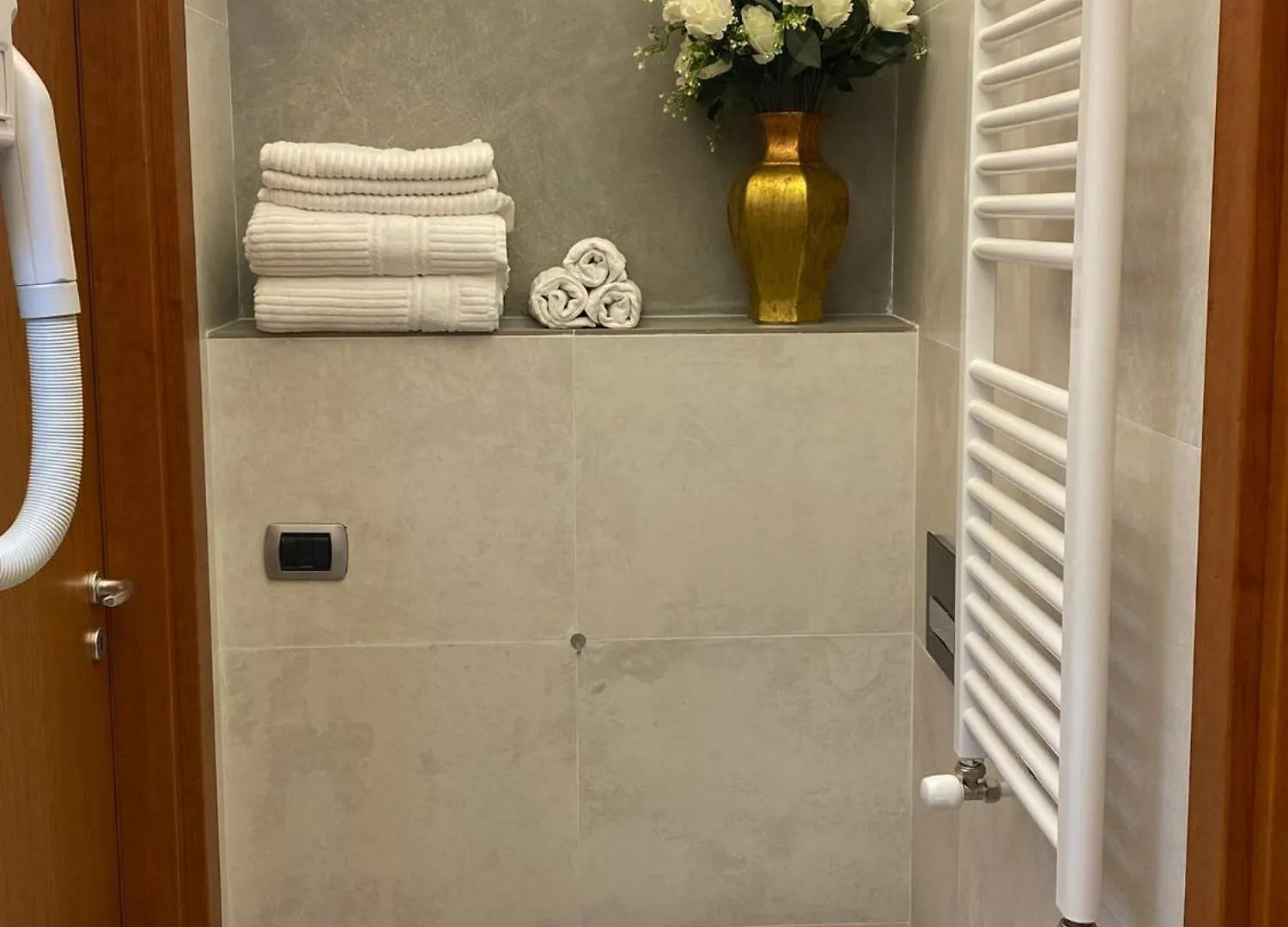 CASA BATTISTI MESSINA bellissimo appartamento in centro città ideale per FAMIGLIE o GRUPPI DI AMICI - max 3 camere, max 8 persone Italia