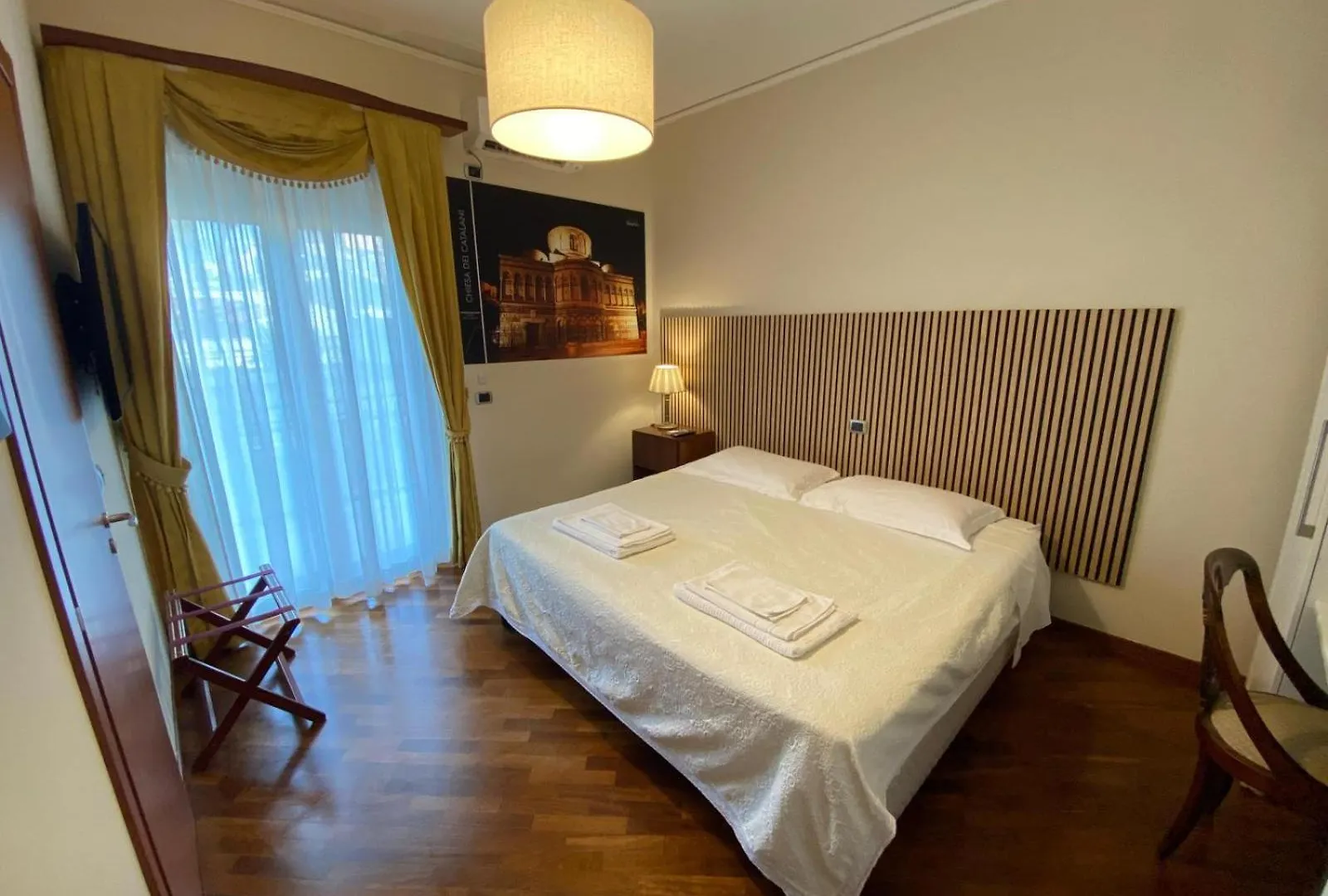 CASA BATTISTI MESSINA bellissimo appartamento in centro città ideale per FAMIGLIE o GRUPPI DI AMICI - max 3 camere, max 8 persone Italia